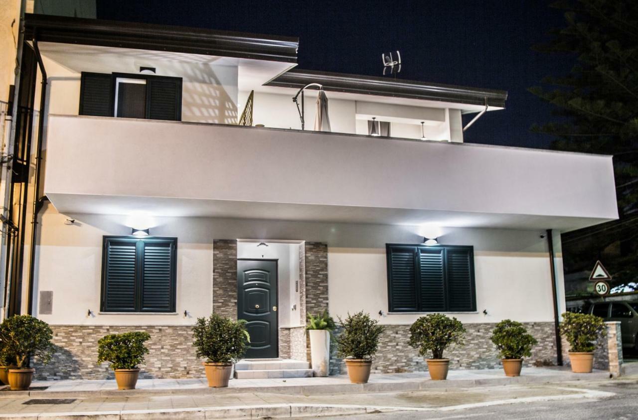 B&B A Due Passi Dal Mare Catona Di Reggio Calabria Exterior photo