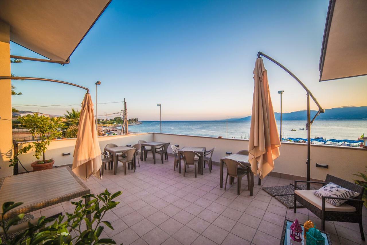 B&B A Due Passi Dal Mare Catona Di Reggio Calabria Exterior photo