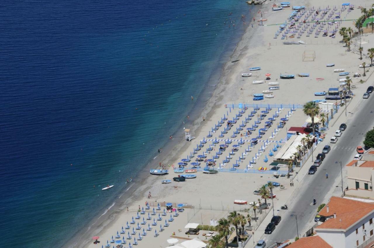 B&B A Due Passi Dal Mare Catona Di Reggio Calabria Exterior photo