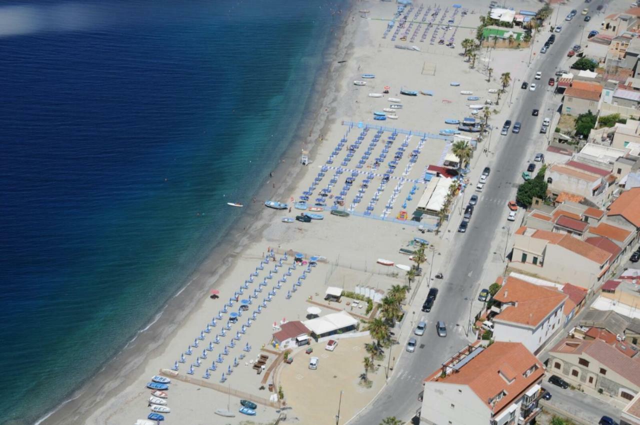 B&B A Due Passi Dal Mare Catona Di Reggio Calabria Exterior photo