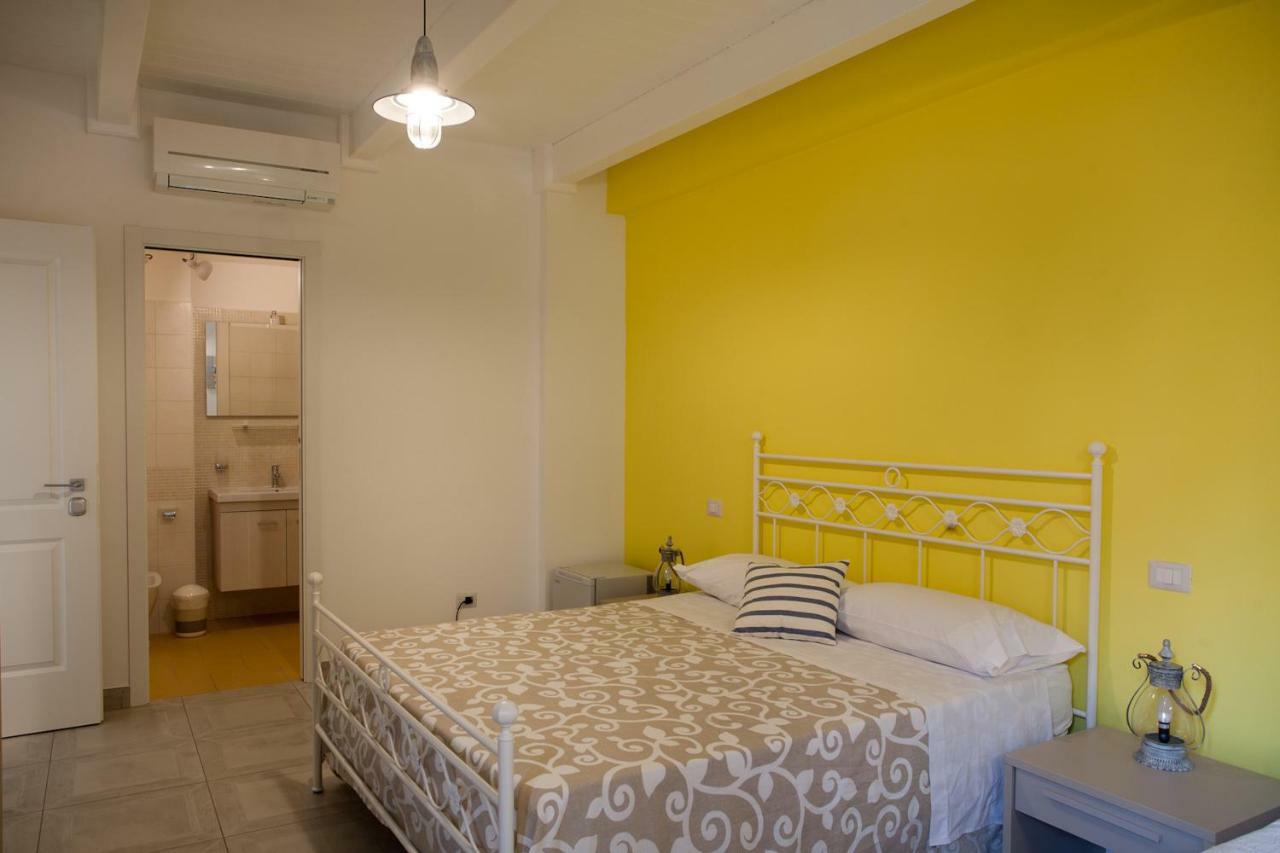 B&B A Due Passi Dal Mare Catona Di Reggio Calabria Exterior photo