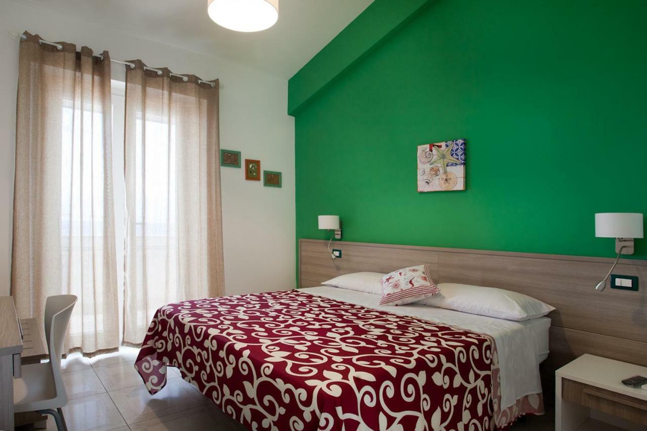 B&B A Due Passi Dal Mare Catona Di Reggio Calabria Exterior photo